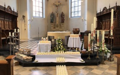 Segensfeier & Impuls für zu Hause hier – Osterkerzen in der Kirche