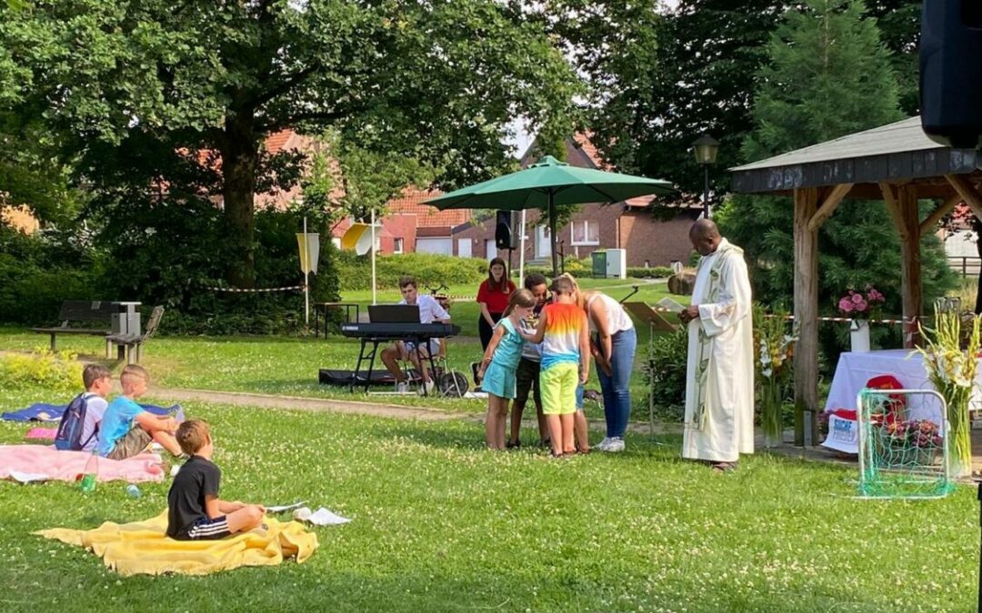 Messdiener feiern Anstoß-Gottesdienst