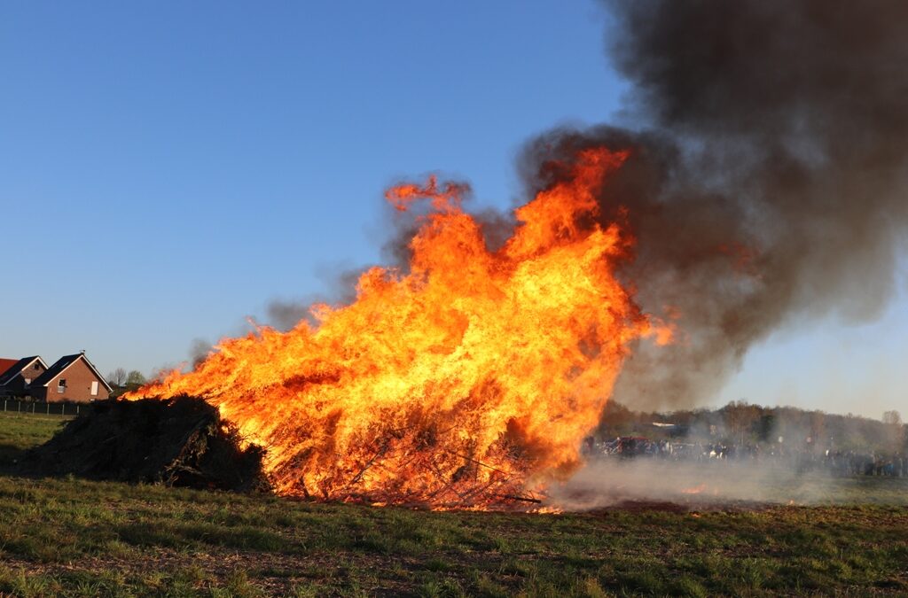 Osterfeuer in der Schlossgemeinde