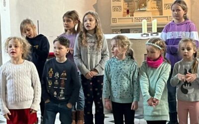 Schulchöre singen im Gottesdienst in Nordkirchen
