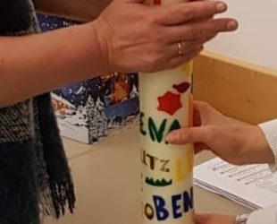 Gruppenkerze bei der Erstkommunionvorbereitung